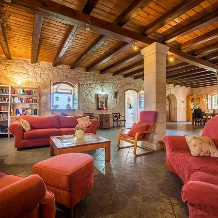 Kirstin In Dikopoulos Bioland, By Zantewize تراغاكي