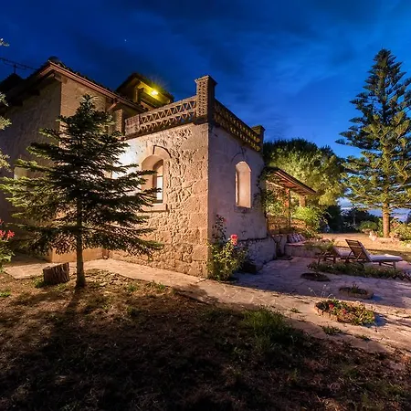 Kirstin In Dikopoulos Bioland, By Zantewize