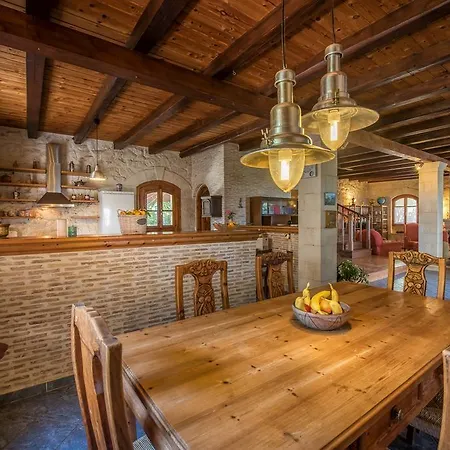 Kirstin In Dikopoulos Bioland, By Zantewize Tragáki